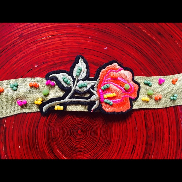 ROSE PATCH CHOKER - Picture 5 of 5