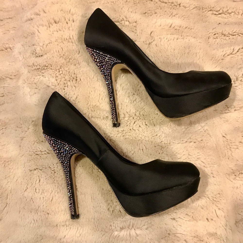 Black Platform Pump