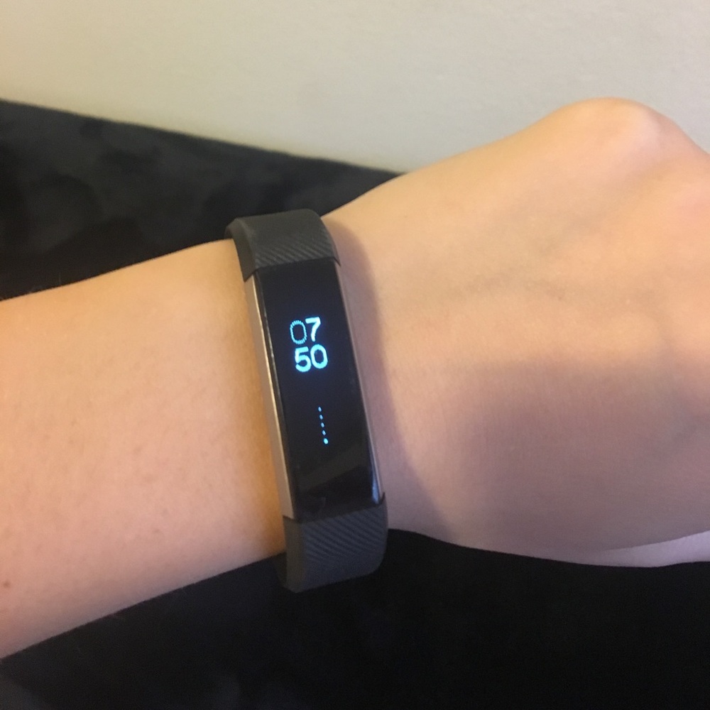 Fitbit Alta with charger - Picture 2 of 2