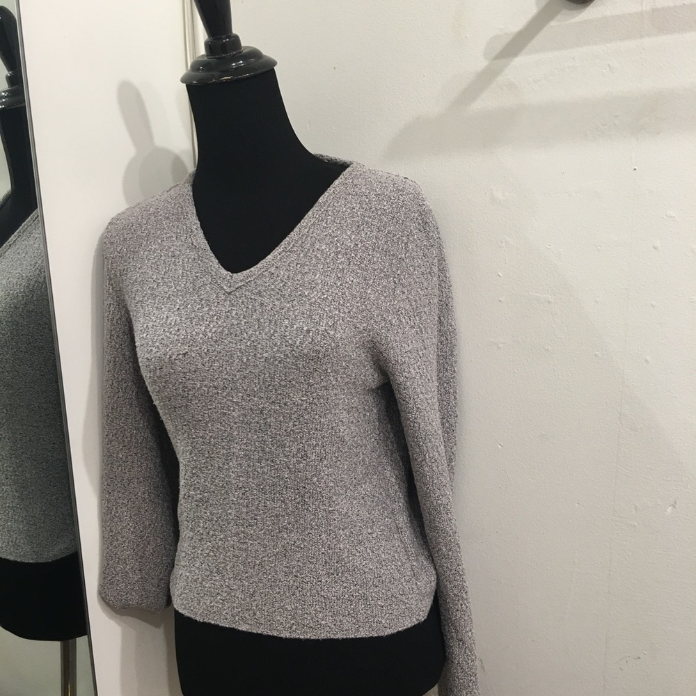 Grey fitted v-neck sweater