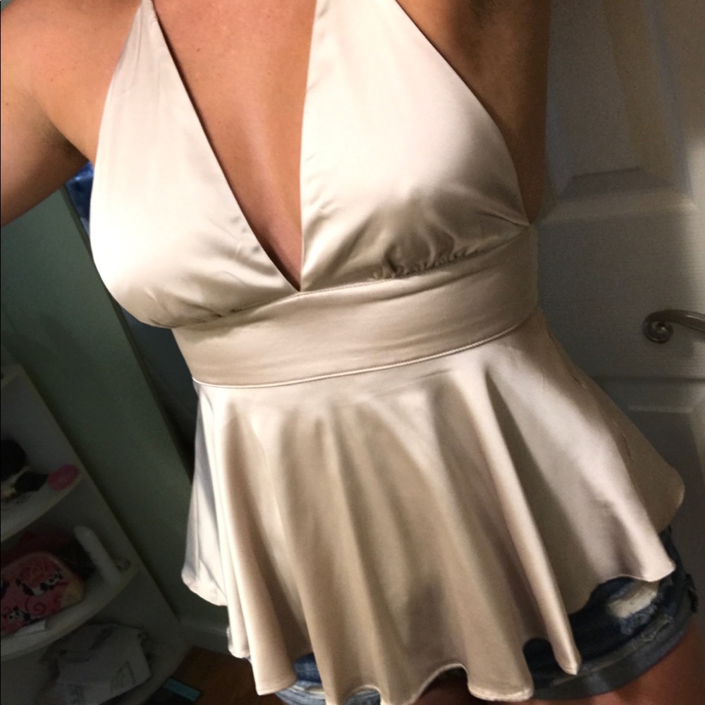 NWT✨ champagne backless halter