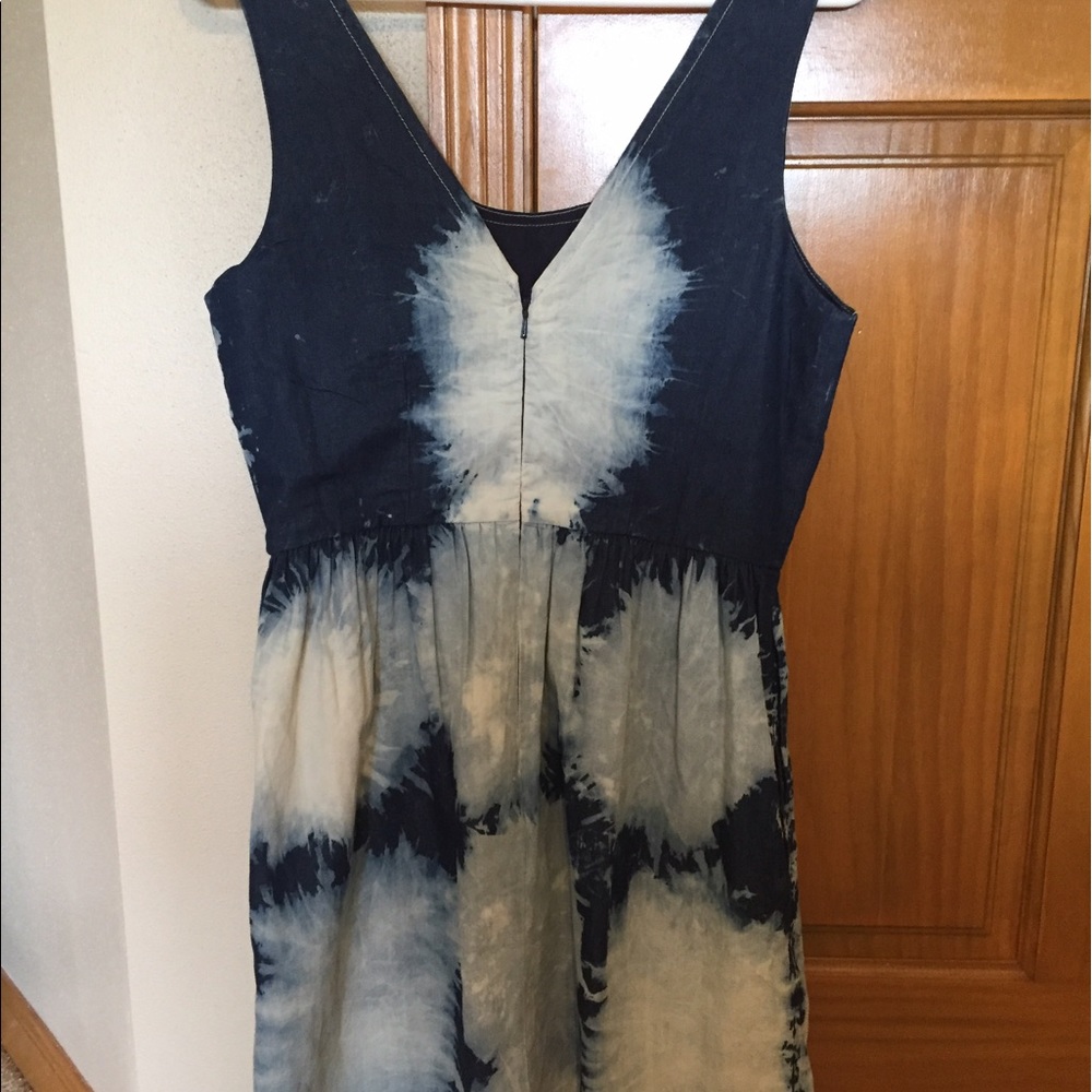 Dress - Picture 2 of 4