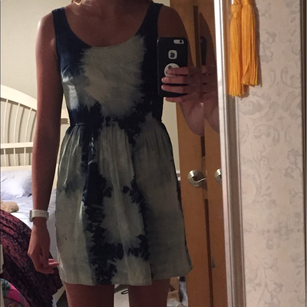 Dress - Picture 4 of 4