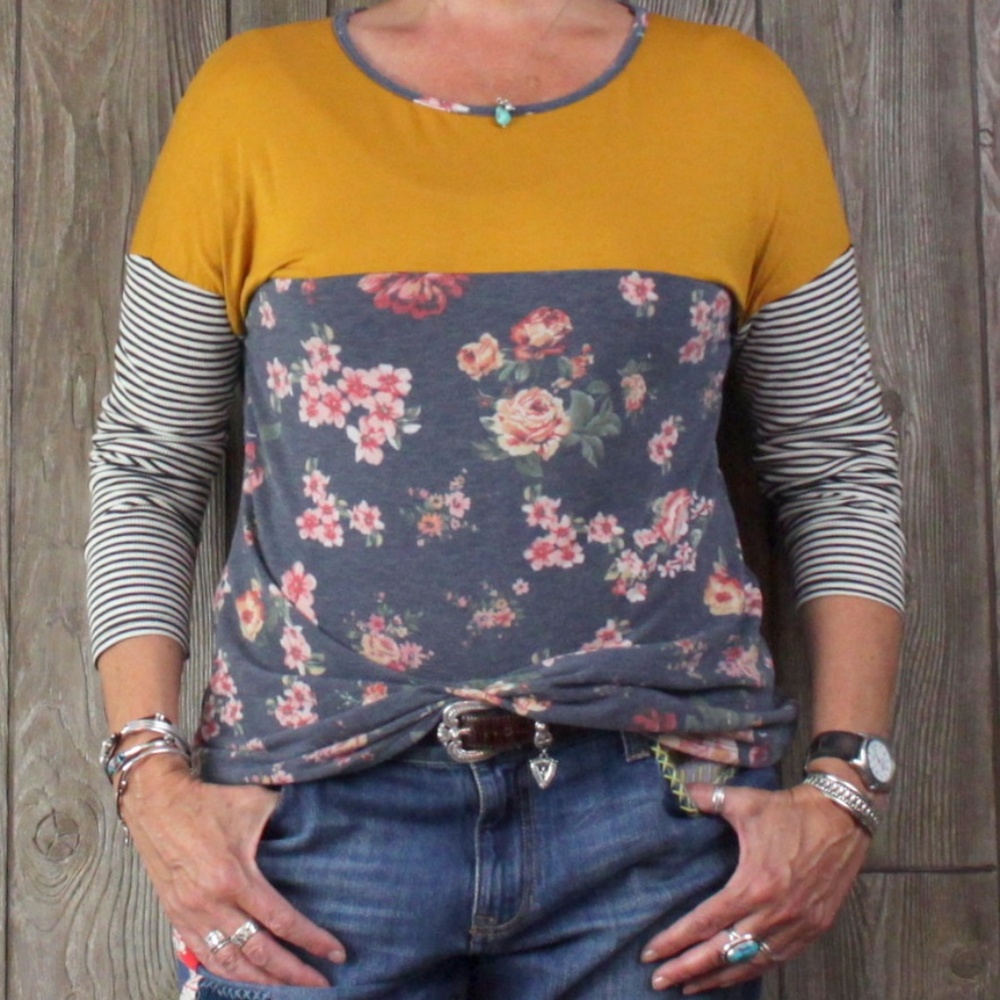 Cute Le Lis M size Top Yellow Gray Floral