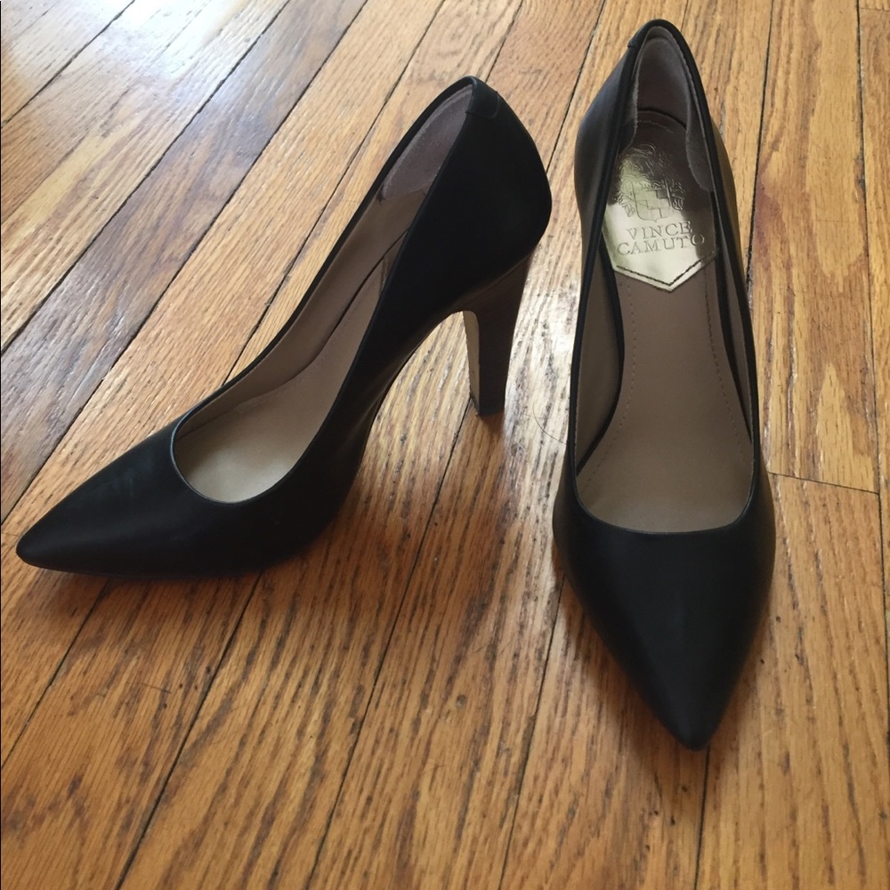 Vince Camuto black leather pumps