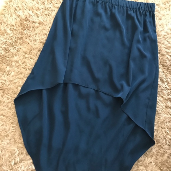 Express High-Low Skirt - Picture 2 of 3