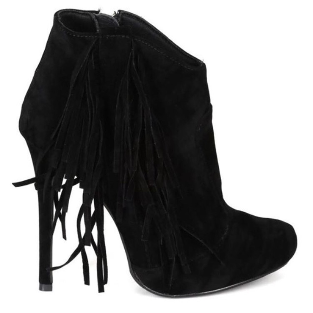 🎀SOLD🎀 black suede booties with fringe. 7.5