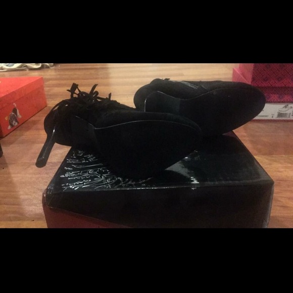 🎀SOLD🎀 black suede booties with fringe. 7.5 - Picture 3 of 3