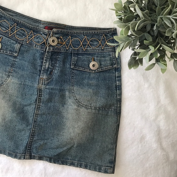 Dresses & Skirts - 2000s Vintage Mini Denim Skirt