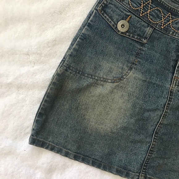 2000s Vintage Mini Denim Skirt - Picture 2 of 6