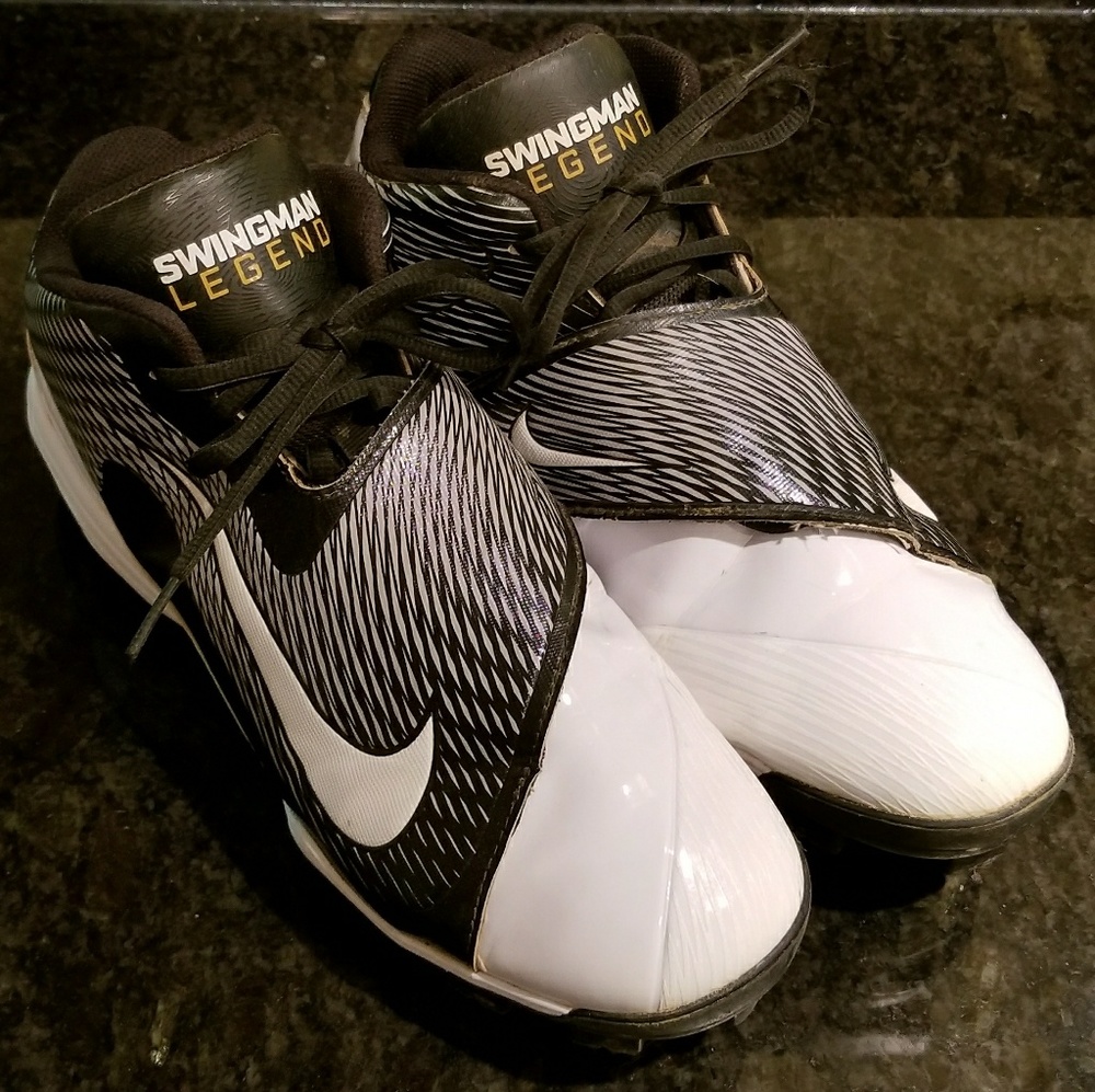 Nike swingman legend baseball cleats