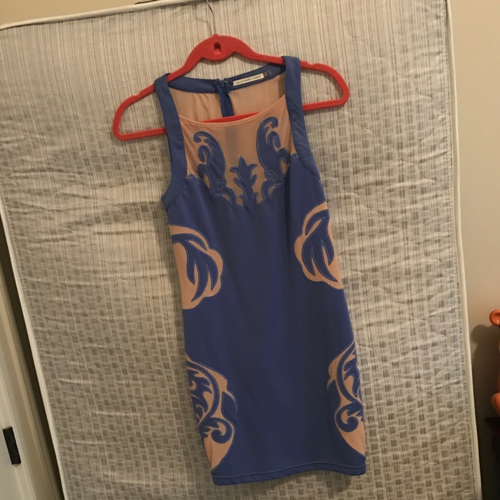Fitted dress with cutouts