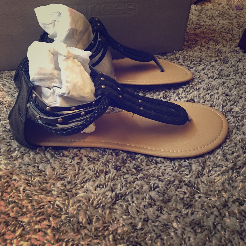 Harve Benard black and tan sandals