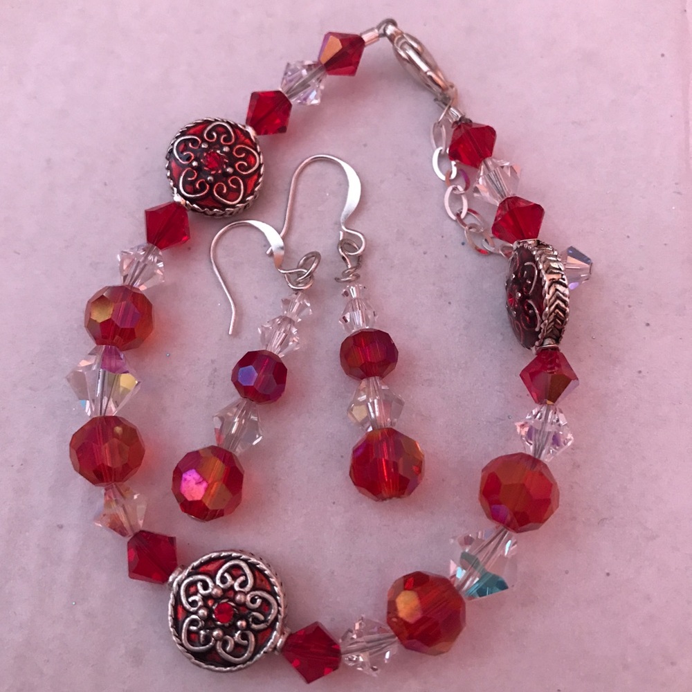 Bracelet. Earrings. 10 dólares cada una