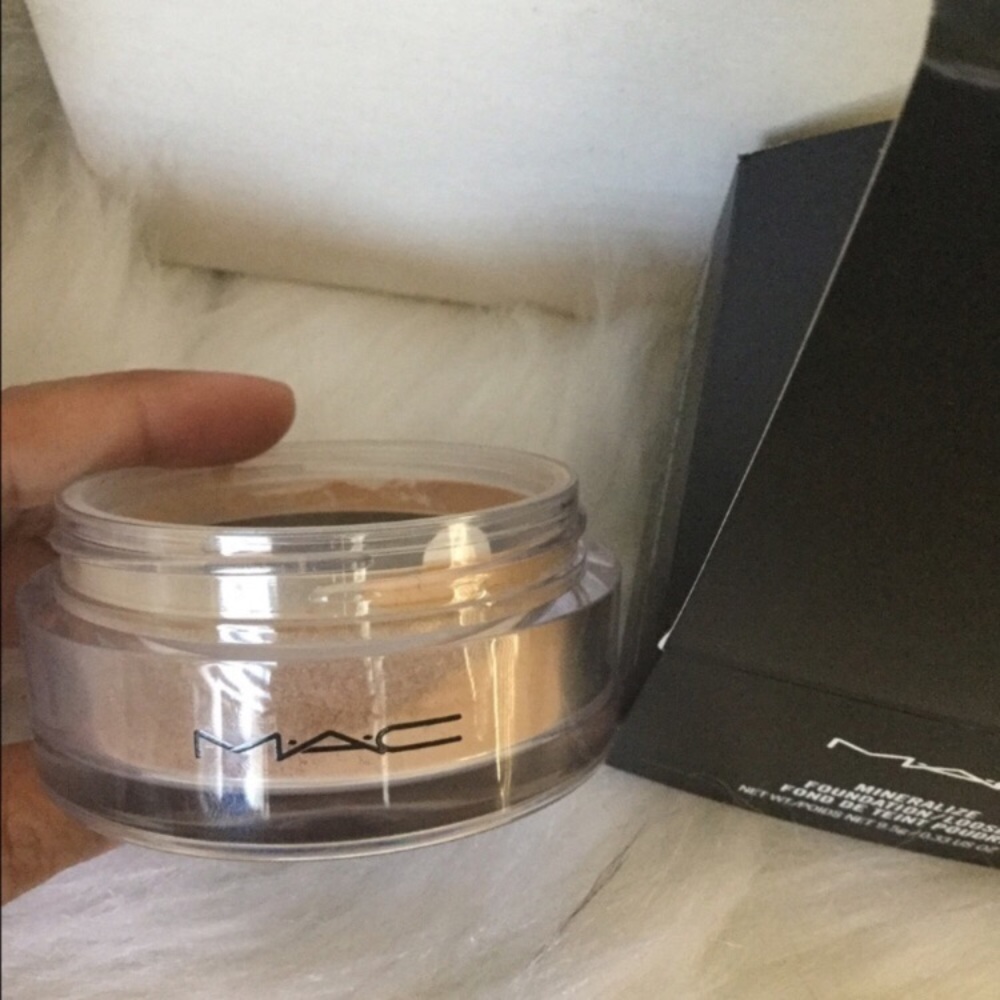 100% Authentic mac foundation powder  mineralize