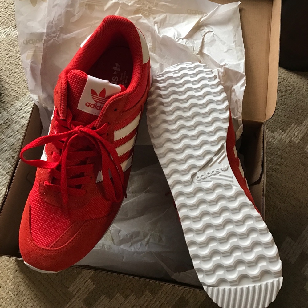 Adidas ZX 700 never worn brand new with box