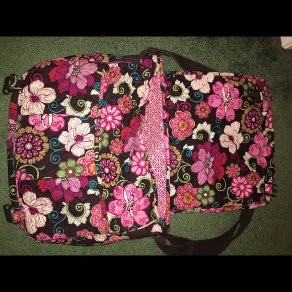 Vera Bradley Messenger Bag!! - Picture 2 of 3
