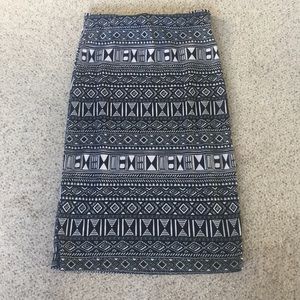 Forever21 Blk&Wht M Aztec Tea Length Pencil Skirt