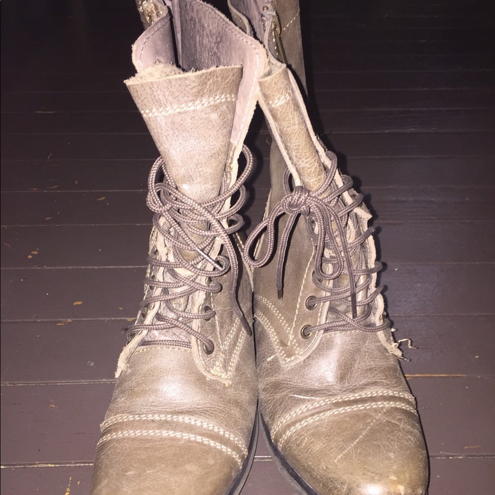 Steve Madden combat boots Size 9