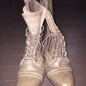 Steve Madden combat boots Size 9