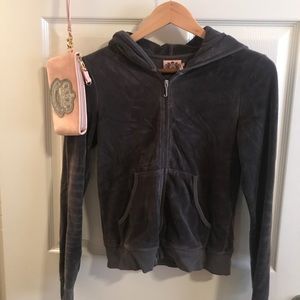 BUNDLEvintage juicy couture wristlet&zip up hoodie
