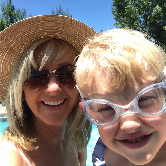 Meet your Posher, Mindy - Picture 2 of 2