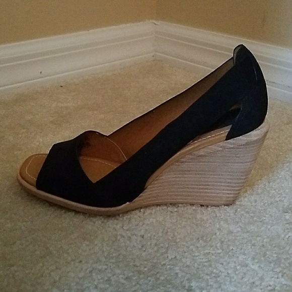 Fossil Shoes - NWT-FOSSIL BLACK SUEDE OPEN TOED 3" WEDGE HEELS