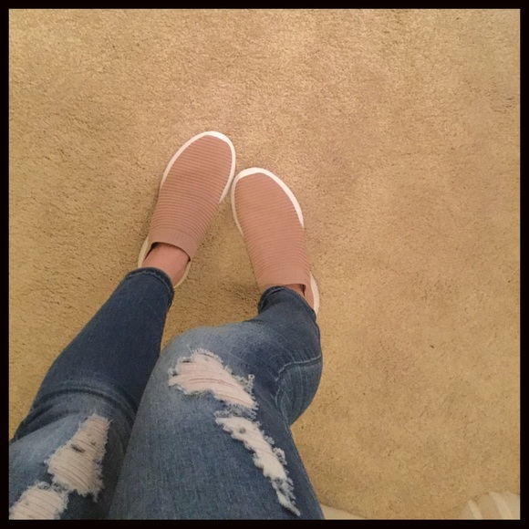 WEEKEND SALE ‼️Mauve Slip on Sneakers - Picture 6 of 7