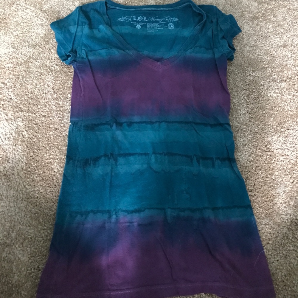 Teal and plum tie die stripe v neck tee