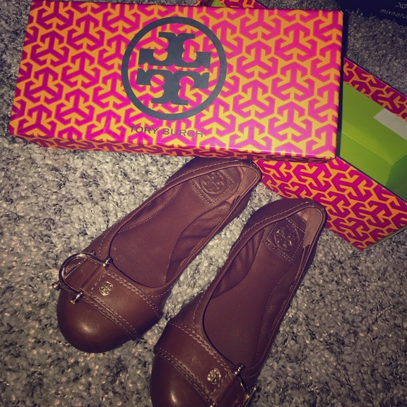 🌸OFFERS?🌸Tory Burch flats almond color - Picture 1 of 4