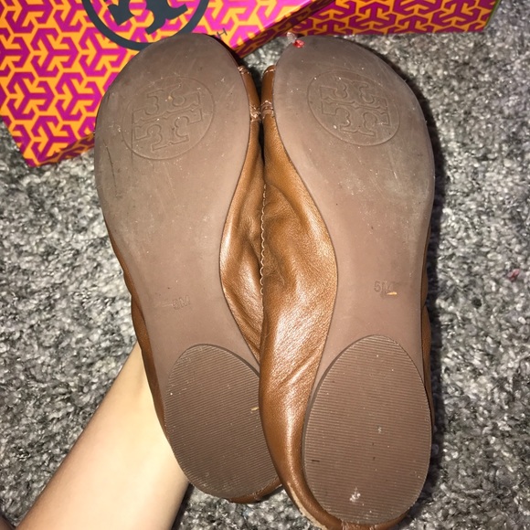 🌸OFFERS?🌸Tory Burch flats almond color - Picture 4 of 4