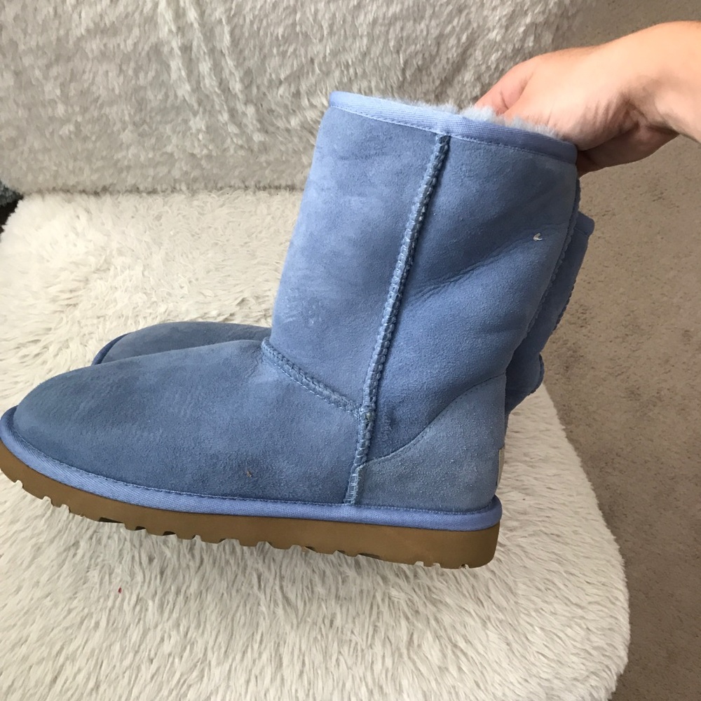 Short uggs baby blue