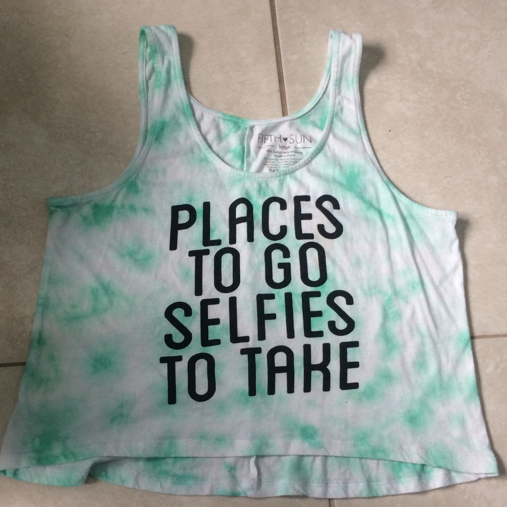 "PLACES TO GO SELFIES TO TAKE" Crop Top