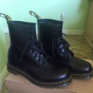 Women's Dr. Martens original 1460