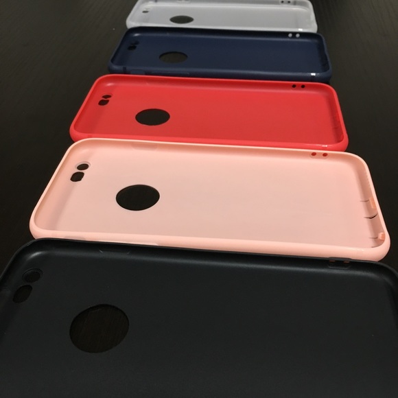 iPhone Silicone Cases📱PUT IN OFFERS! ♥️ - Picture 2 of 3