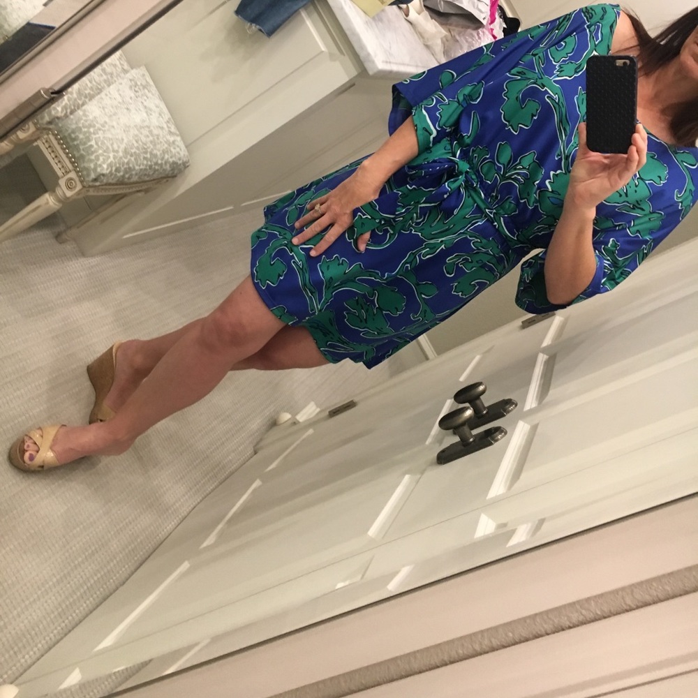 Fun print dress in size 4!
