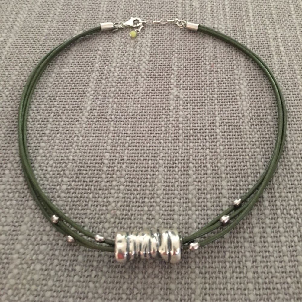 Green leather / Silver necklace