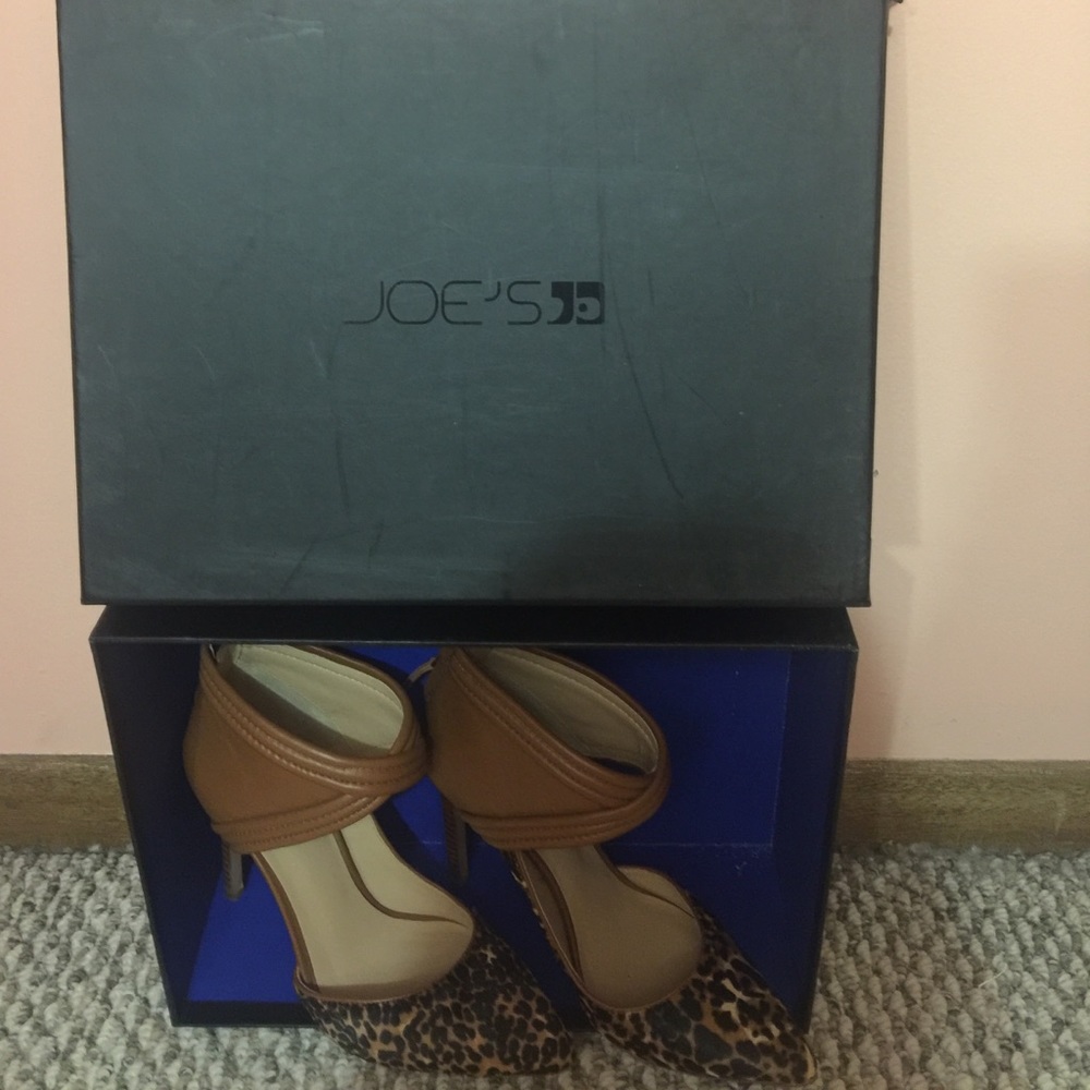 I'm selling some shoes