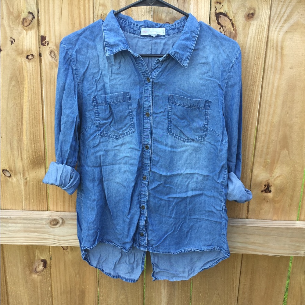 Chambray Button Down Top 💕