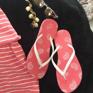 GAP sandals in coral & white.