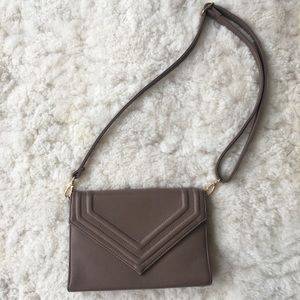 💥FINAL CLEARANCE💥 Grey + gold purse crossbody