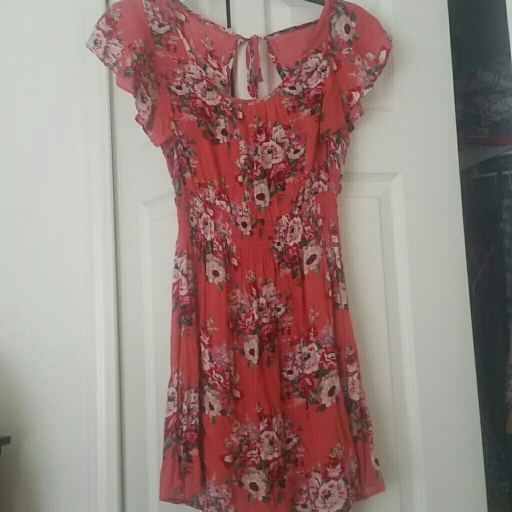 Floral fluttersleeve Dress