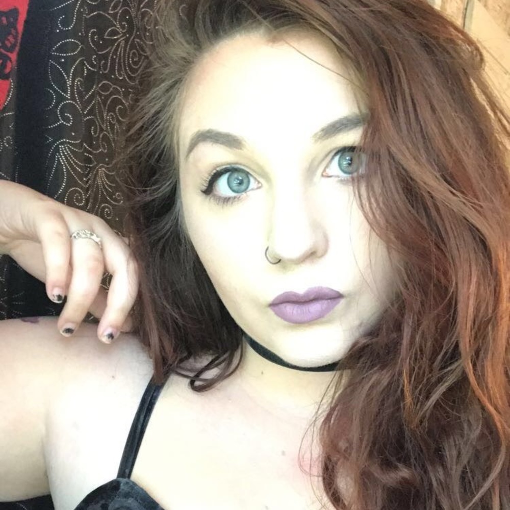 MEET YOUR POSHER, HOLLY!!