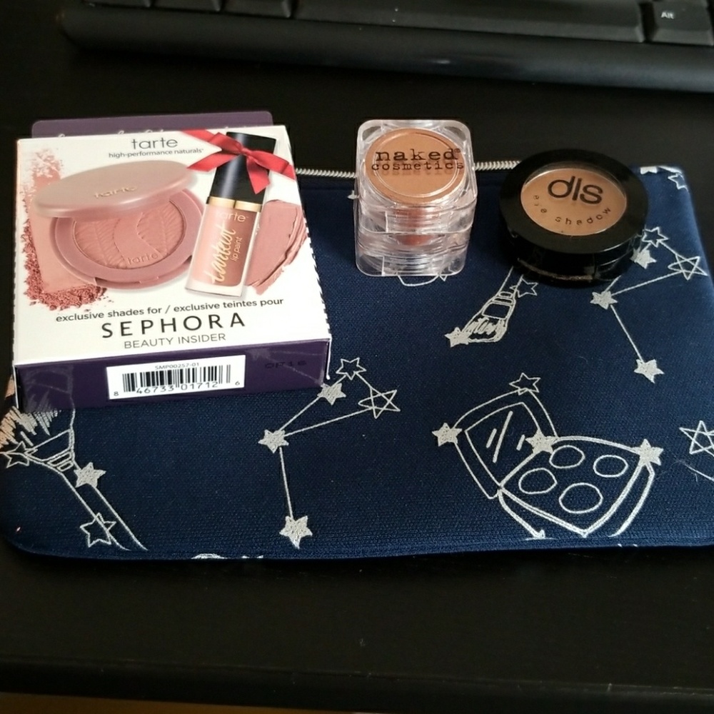 Make-up bag and assorted mameup5