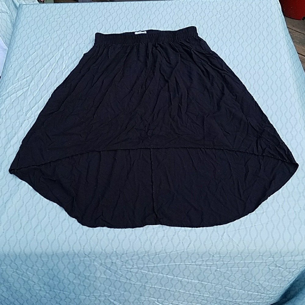 Medium hi lo black skirt