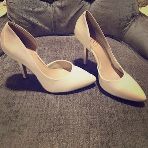 BCBG Nude Heels NWOT