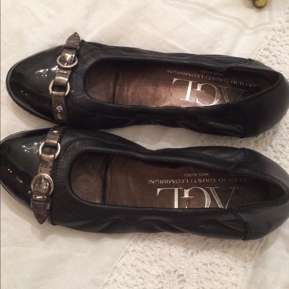 AGL adorable flats!