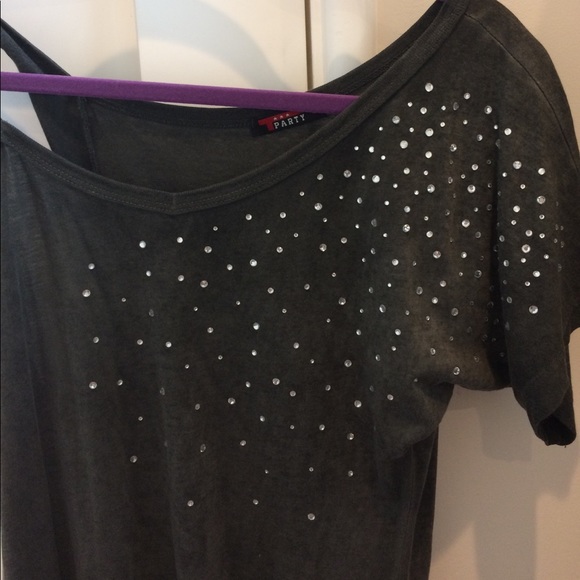 NEVER WORN Tparty top - Picture 2 of 2