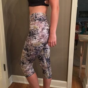 Comfy, stylish, and FLATTERING cropped leggings
