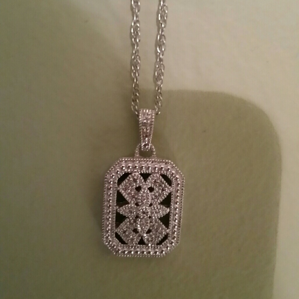 Ladies sterling silver necklace/diamond pendant